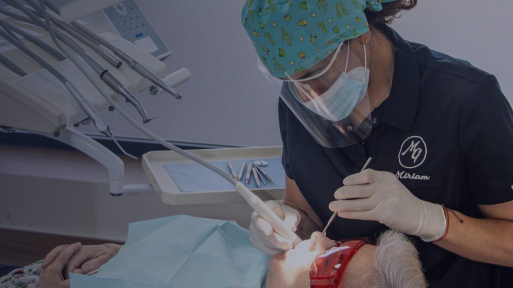 Limpieza dental con ultrasonidos en Clínica Dental Miriam García, Alhaurín el Grande